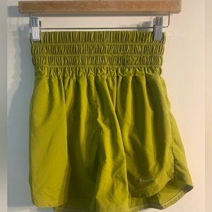 Women's Dri-FIT Ultra High-Waisted 3" Brief-Lined Shorts, size Small